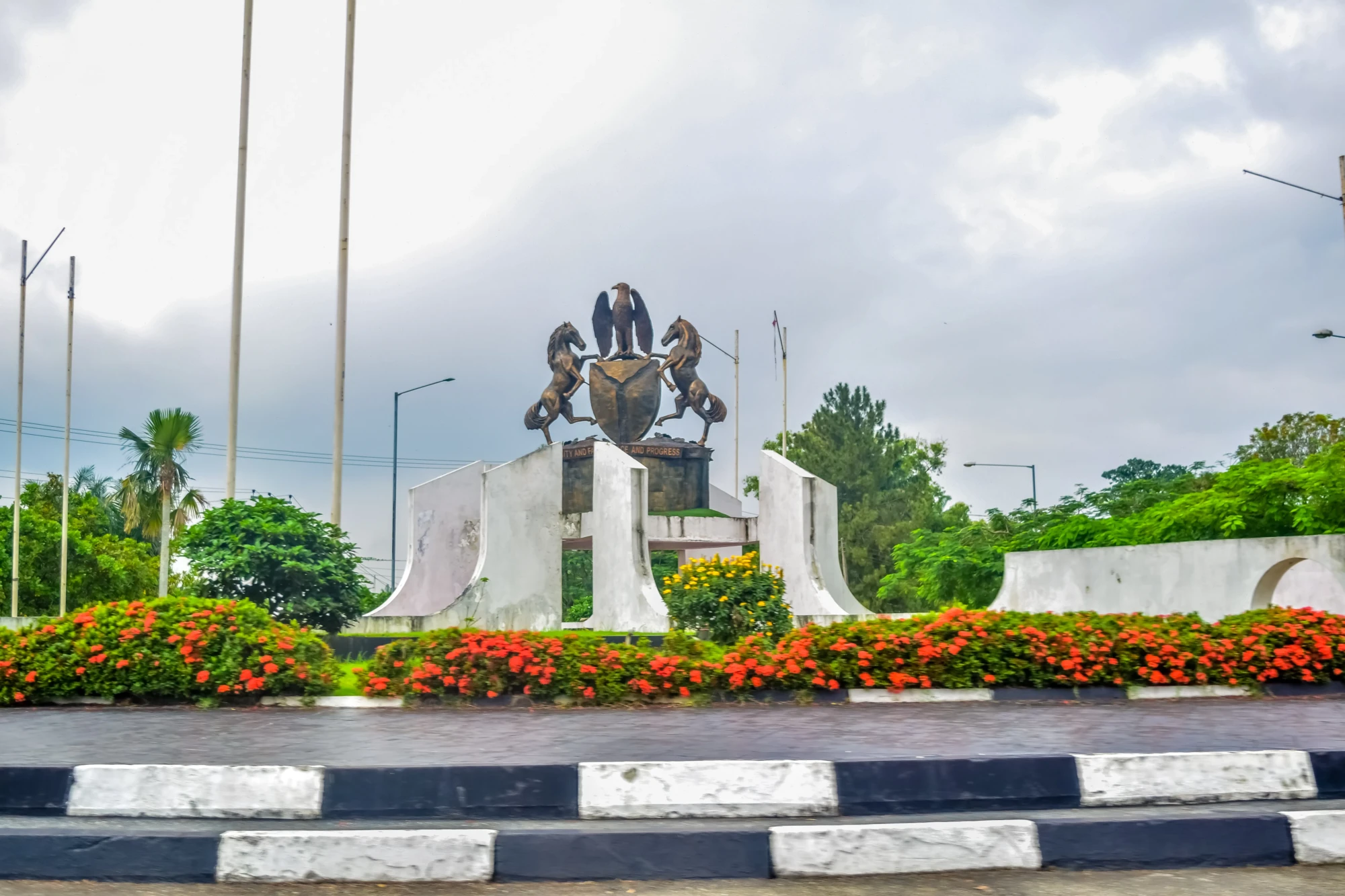 National_monument,_The_Nigeria_Coat_of_Arm_in_Calabar,_Cross_River